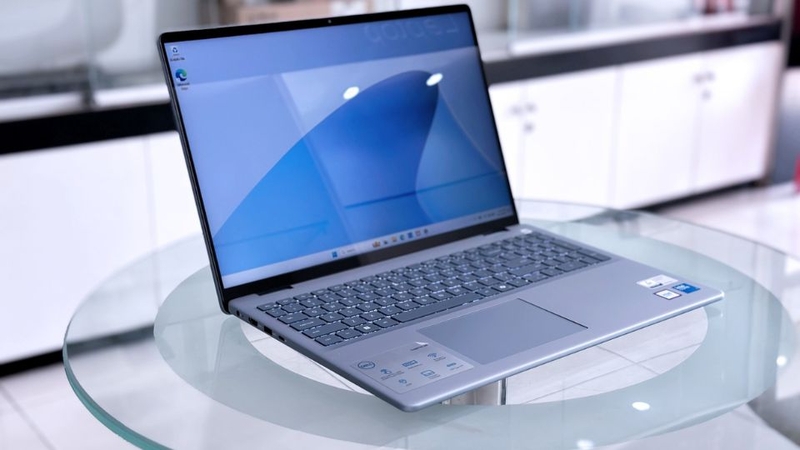 Dù không trang bị card đồ họa rời nhưng với sức mạnh từ CPU Intel Core 5 120U cùng RAM DDR5.