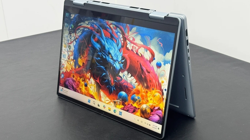 Laptop Dell Inspiron 7440 được trang bị màn hình cảm ứng có kích thước rộng 14 inch