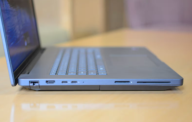 Đánh giá Dell Pro Max 18 Plus - hình 4
