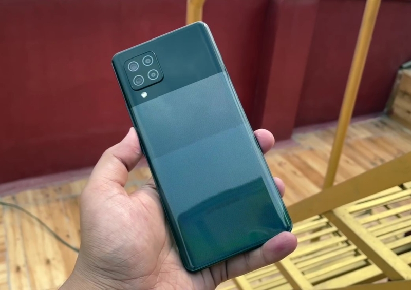 Đánh giá Galaxy M42 - hình 2