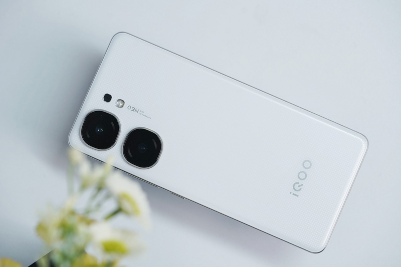 Đánh giá iQOO Neo 9s Pro Plus 1