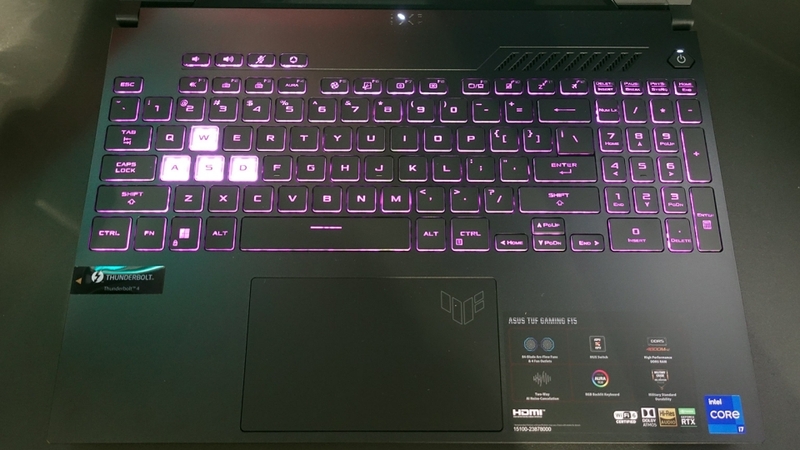 Bàn phím full size có hành trình phím sâu, độ nhạy cao và mang lại cảm giác đã tay khi gõ