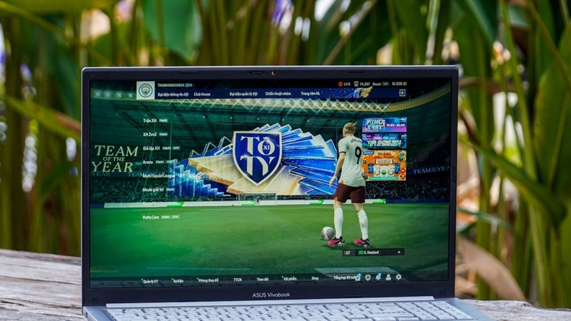 Màn hình máy tính có kích thước 15.6 inch với thiết kế tràn viền