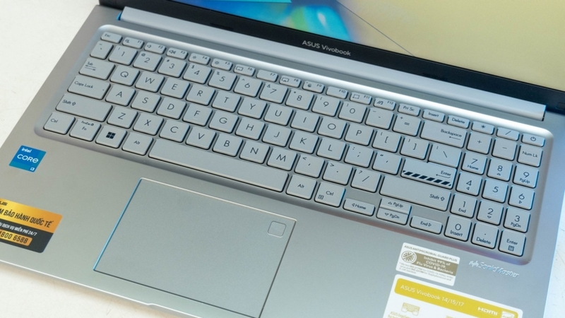 Bàn phím máy tính thiết kế nhỏ gọn, không chiếm nhiều diện tích