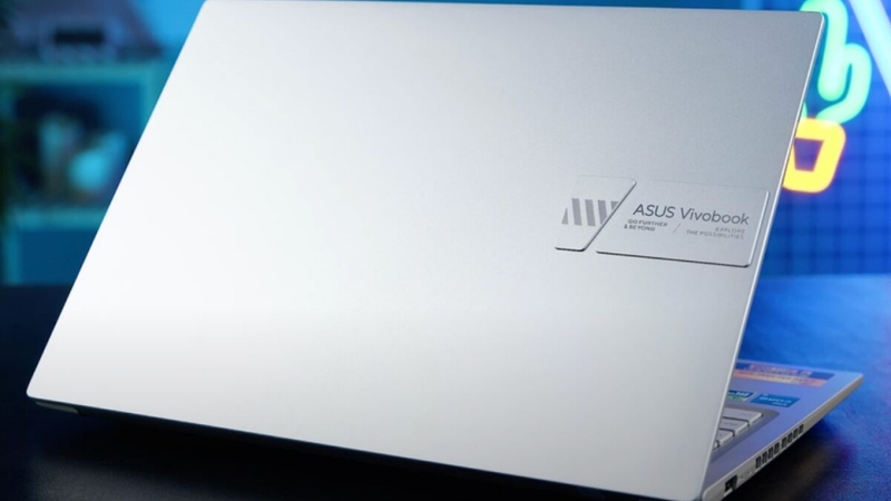 Giá laptop khá rẻ, giao động từ 15.000.000 đồng - 18.000.000