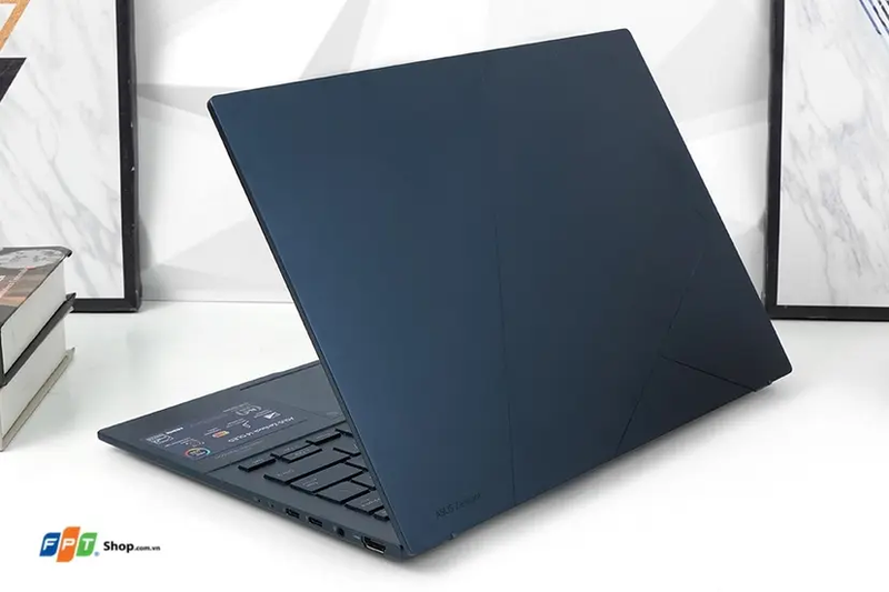 Đánh giá laptop ASUS Zenbook 14 UX3405CA-ST648W 2