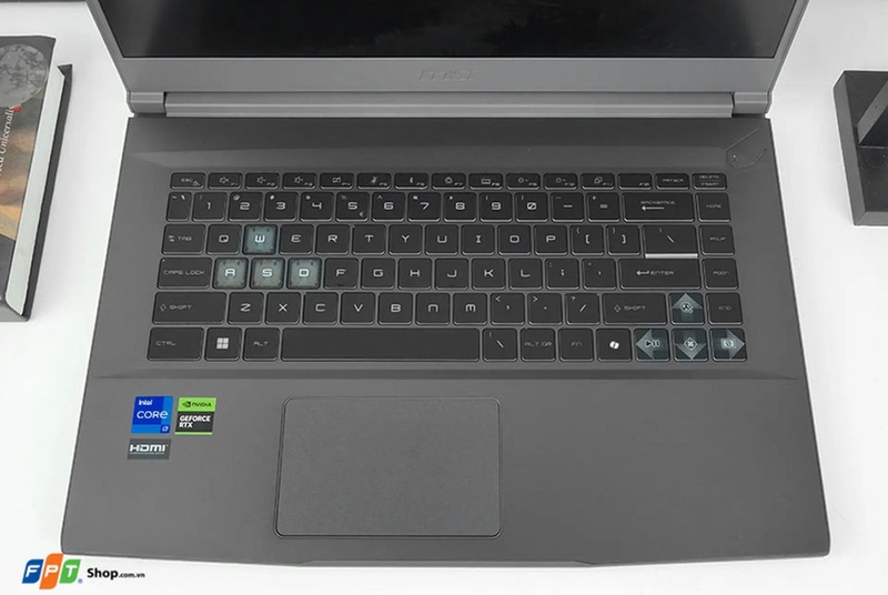 Đánh giá laptop gaming MSI Thin 15 B13UC 2044VN - 04