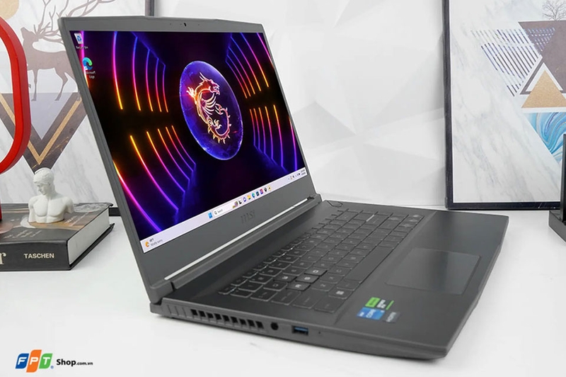 Đánh giá laptop gaming MSI Thin 15 B13UC 2044VN - 01