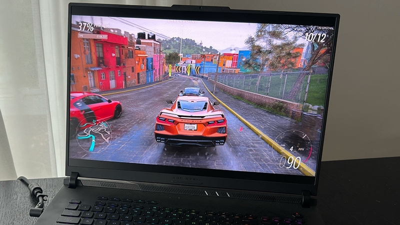 Màn hình Asus Rog Strix G18 G814JVR N6089W có độ sáng khoảng 500 nits