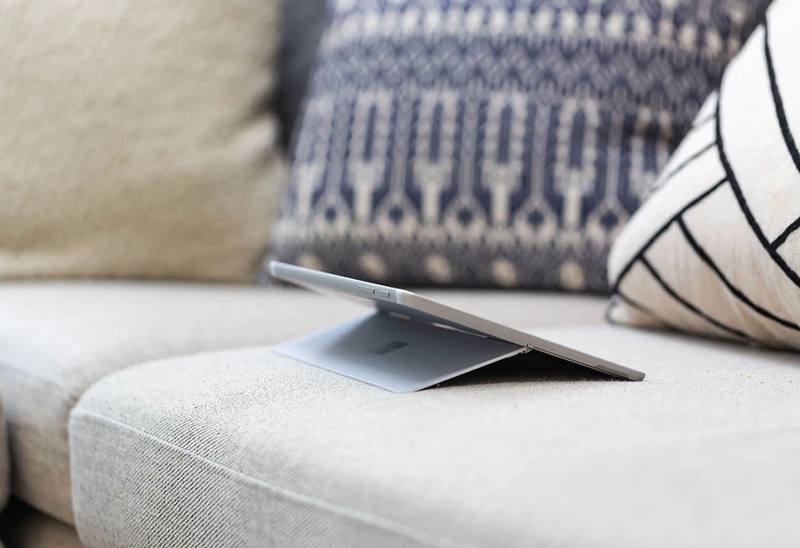 Đánh giá laptop Surface Go - 02