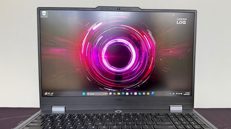 Đánh giá Lenovo 15AHP10 3