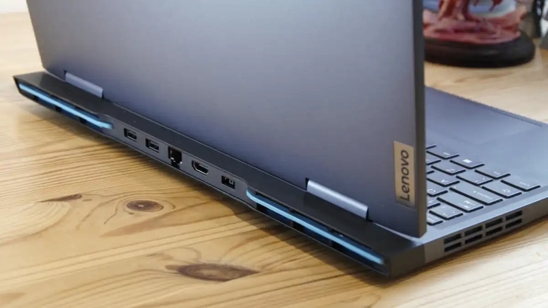 Đánh giá Lenovo LOQ 15iHR8 3