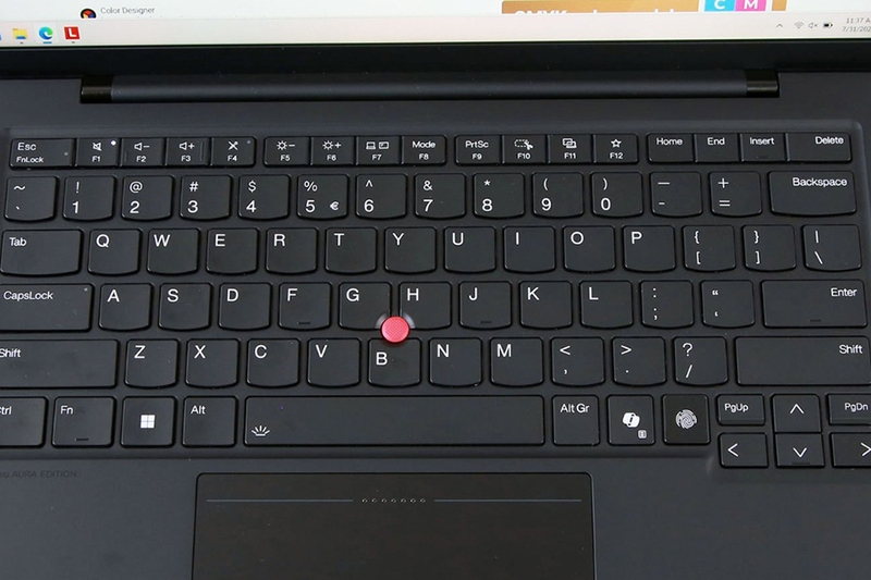 danh-gia-lenovo-thinkpad-x1-carbon-gen-13-a.jpg