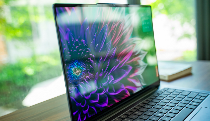 Các chi tiết về màn hình trên Lenovo Yoga Pro 7