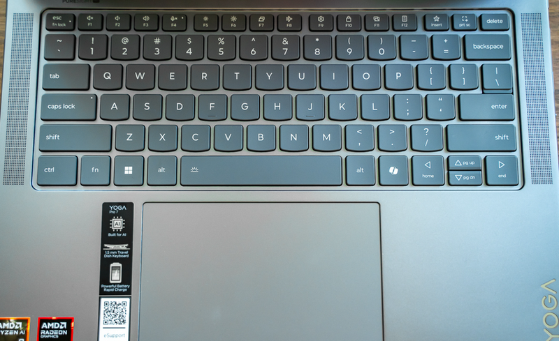 Touchpad của Lenovo Yoga Pro 7 rộng rãi