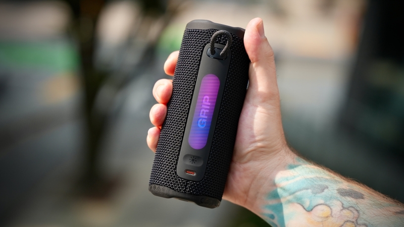 đánh giá loa JBL Grip 2.jpeg