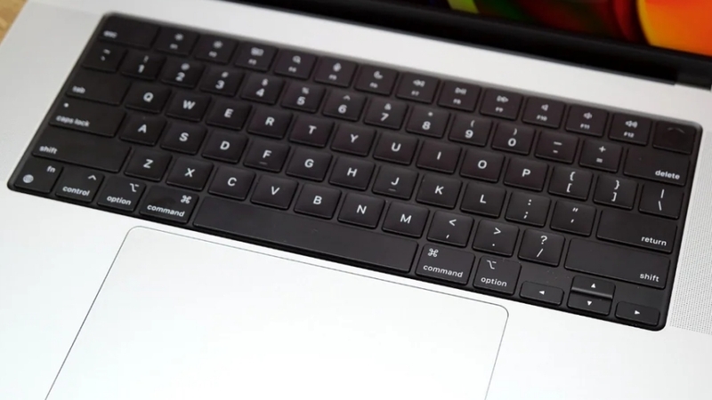 Bàn phím Macbook Pro M1 Max thiết kế gọn gàng, trackpad có độ nhạy cao và còn nhận diện được nhiều hướng vuốt