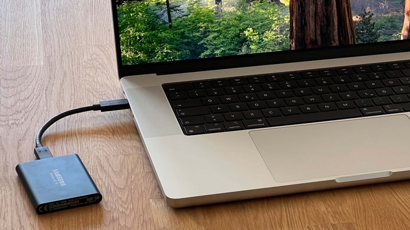 Dung lượng pin của Macbook có thể sử dụng lên đến 22 - 24 giờ