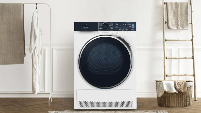 đánh giá máy sấy quần áo Electrolux EDH803Q7WB 1