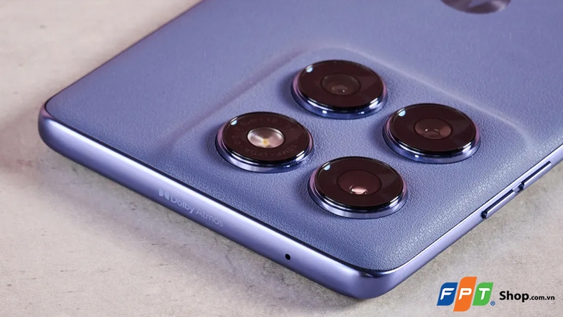 Mặt lưng sử dụng vật liệu giả da không bám vân tay