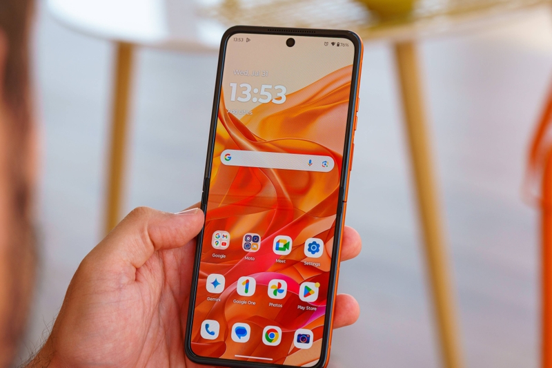 Đánh giá Motorola Razr 50 - hình 10