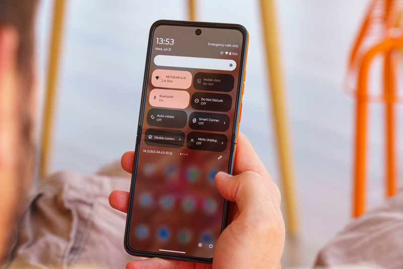 Đánh giá Motorola Razr 50 - hình 3