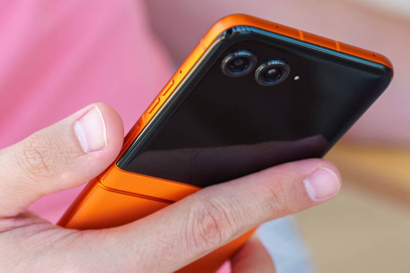 Đánh giá Motorola Razr 50 - hình 4
