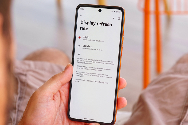 Đánh giá Motorola Razr 50 - hình 7