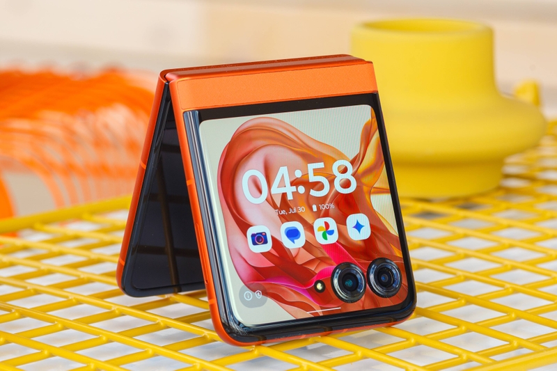 Đánh giá Motorola Razr 50 - hình 8