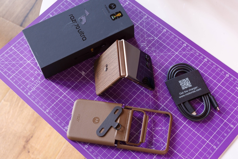 đánh giá motorola razr 70 ultra 2.jpg