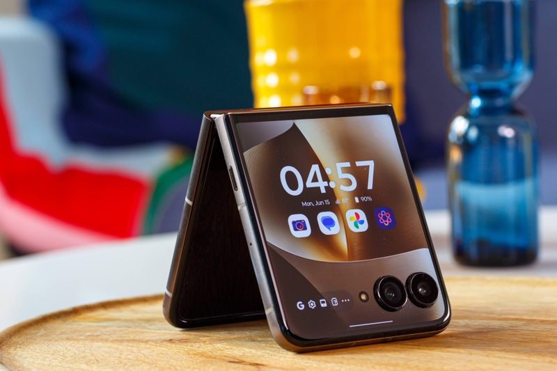 đánh giá motorola razr 70 ultra 7.jpg