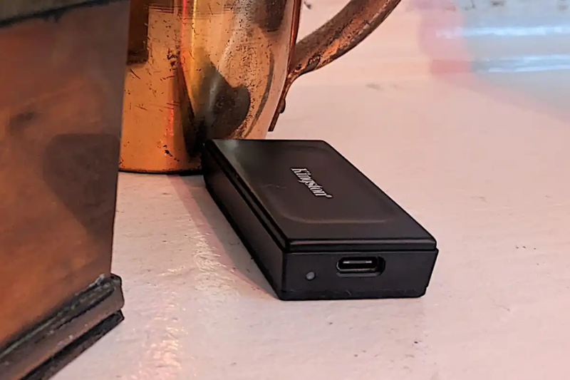 Giới thiệu ổ cứng di động SSD Kingston XS1000