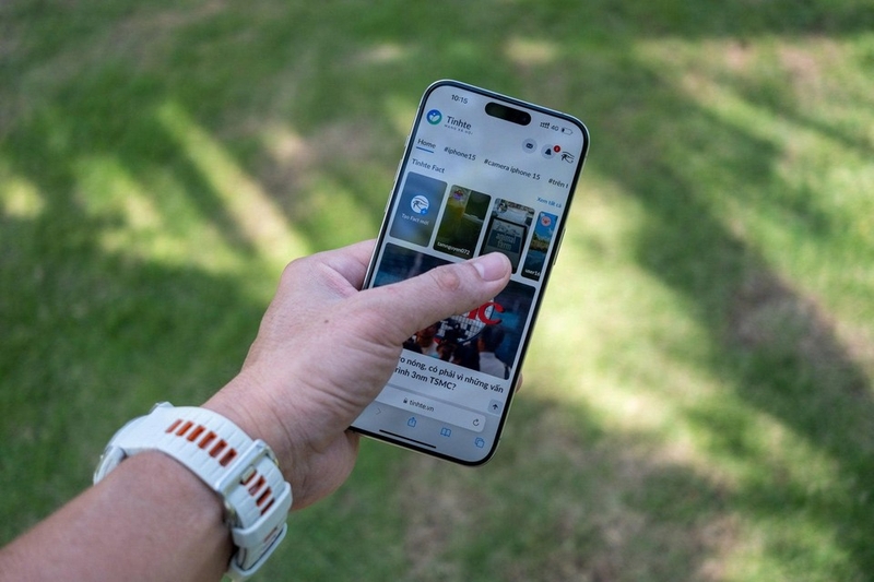đánh giá pin iphone 15 pro ảnh 2