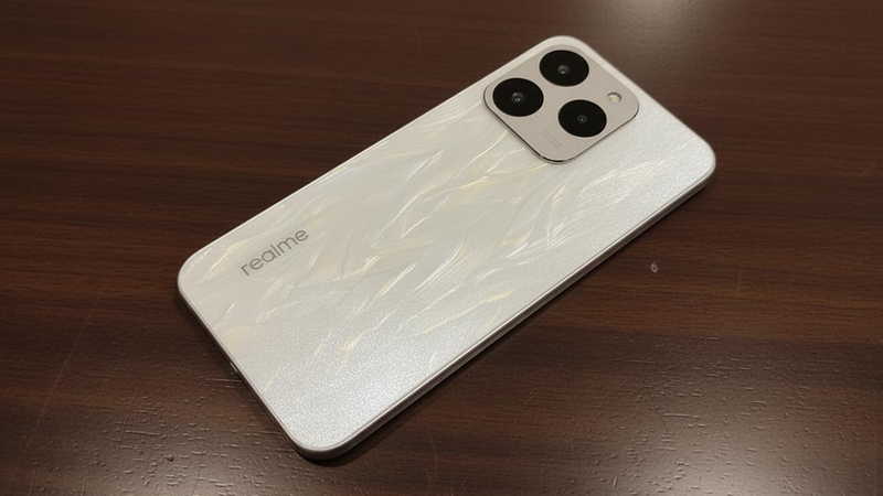 Đánh giá realme 15T 5G - hình 1