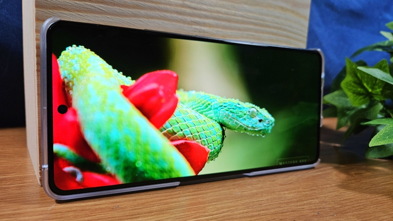 danh gia rog phone 9 ve man hinh