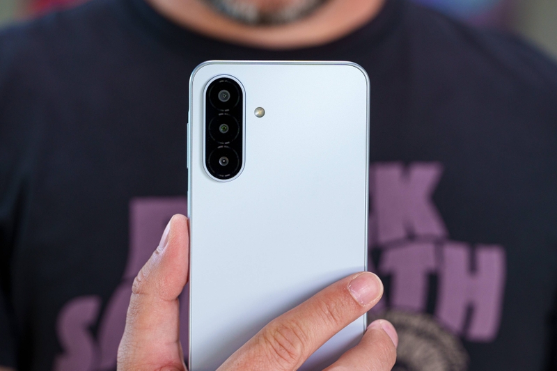 Đánh giá Samsung Galaxy A18 4G - hình 3