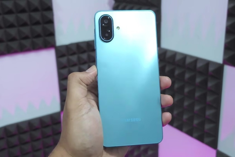 Đánh giá Samsung Galaxy M17e - hình 1