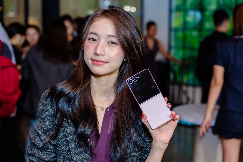 Đánh giá Samsung Galaxy Z Flip 8 1