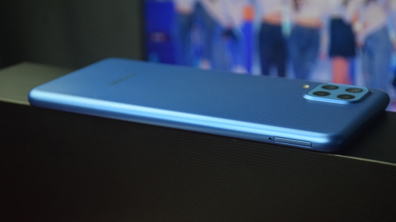 Đánh giá Samsung M22 6