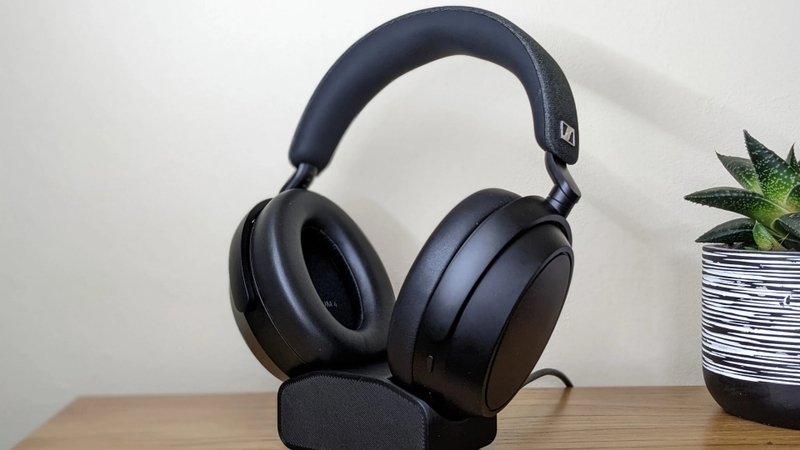 Nhà sản xuất chưa công bố thông tin về khả năng chống nước của tai nghe Sennheiser Momentum 4