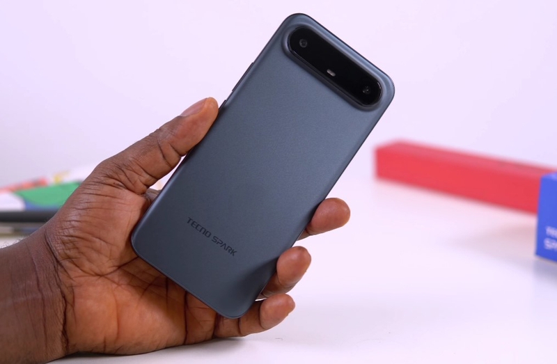 Đánh giá Tecno Spark Slim - hình 2