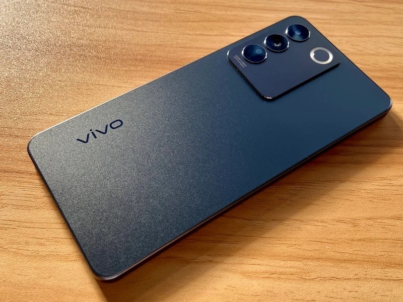 Đánh giá Vivo V27e 2
