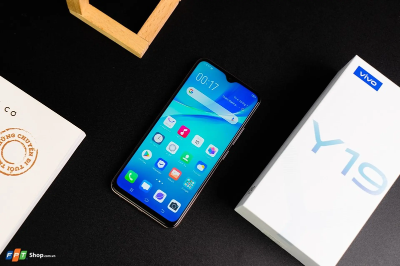 Đánh giá vivo Y19 1