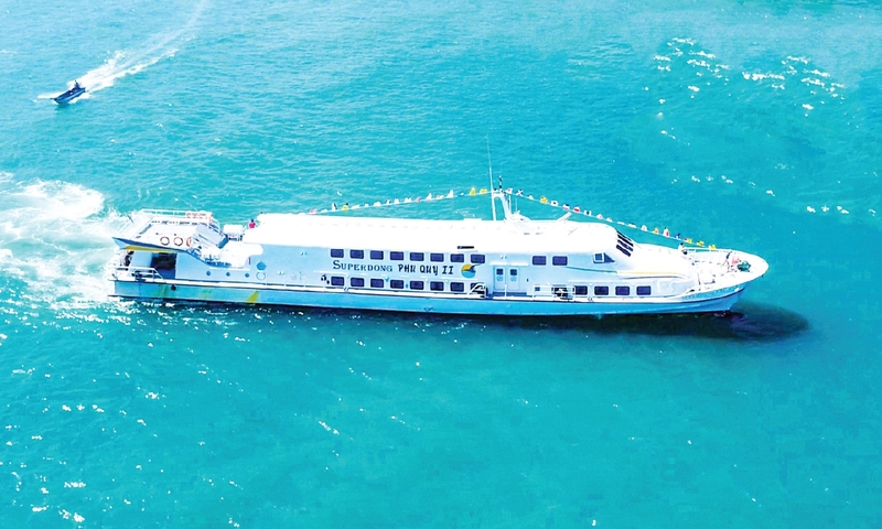 Di chuyển từ Phan Thiết ra đảo Phú Quý bằng tàu