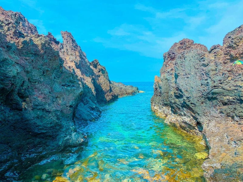 Gành Hàng đảo Phú Quý