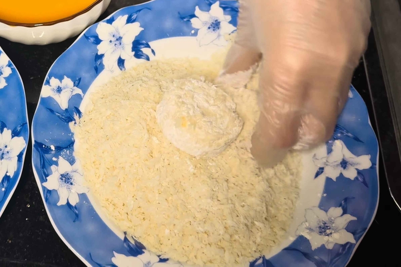 đậu chiên trứng muối hình 8