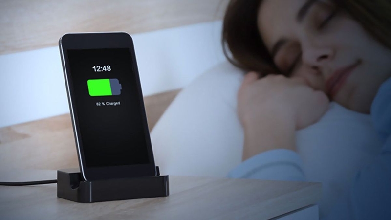 Sạc pin qua đêm liên tục