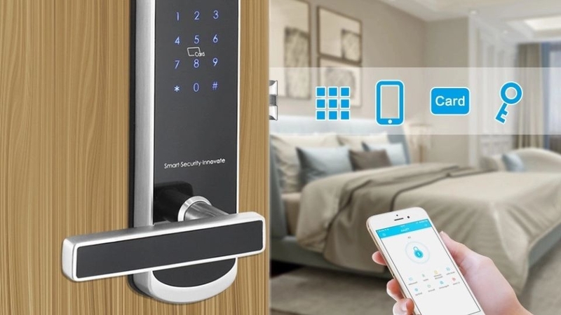 Dấu hiệu khóa cửa điện tử hết pin 2