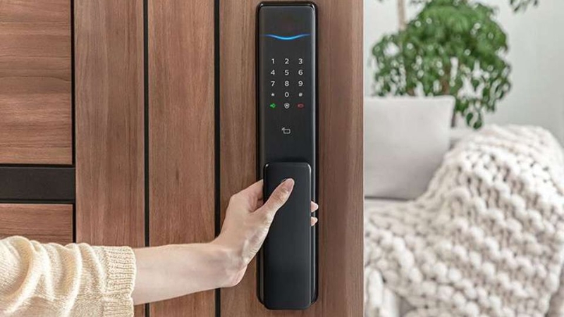 Dấu hiệu khóa cửa điện tử hết pin 5