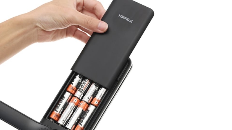 Dấu hiệu khóa cửa điện tử hết pin 6